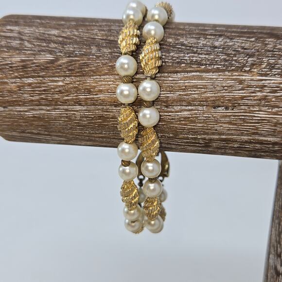 Vintage Trifari Signed Gold Tone Faux Pearl Two Strand Bracelet Fashion Jewelry - Picture 10 of 13